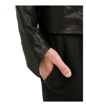 VIVET-leather-Oxford-detailing