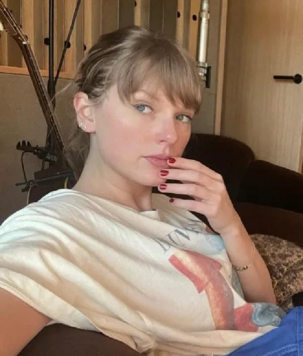 Taylor Swift vintage graphic concert T-shirt