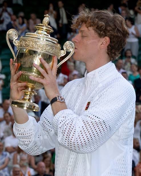 Jannik Sinner Wimbledon 2026 white knit sweatshirt